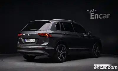 Volkswagen Tiguan 2020 2.0 Автомат в Москве № 199082, миниатюра 2