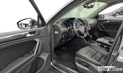 Volkswagen Tiguan 2020 2.0 Автомат в Москве № 199082, миниатюра 10