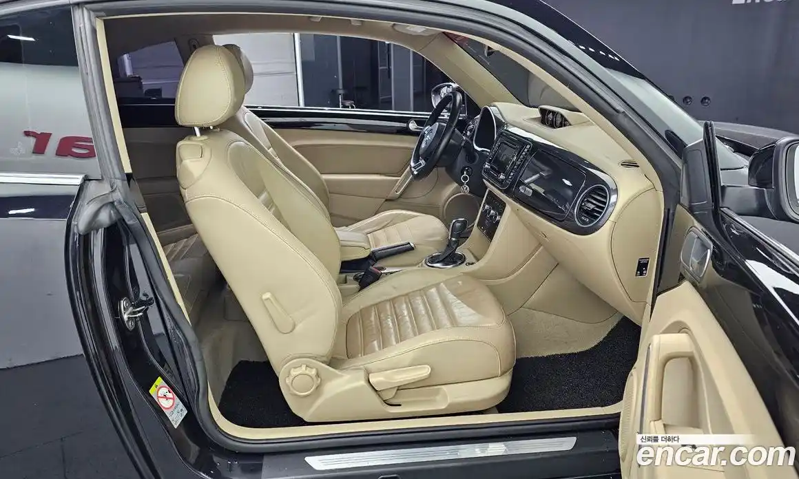 Volkswagen Beatle 2013 2.0 Автомат в Москве № 199174, фото 11