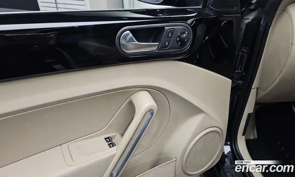 Volkswagen Beatle 2013 2.0 Автомат в Москве № 199174, фото 16