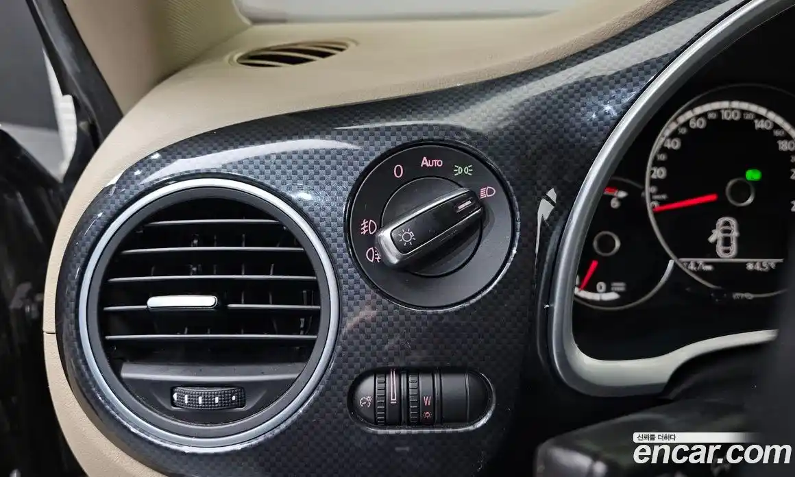 Volkswagen Beatle 2013 2.0 Автомат в Москве № 199174, фото 17