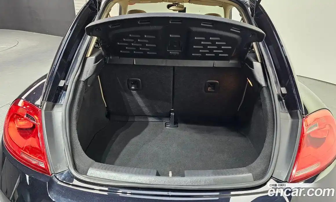 Volkswagen Beatle 2013 2.0 Автомат в Москве № 199174, фото 20