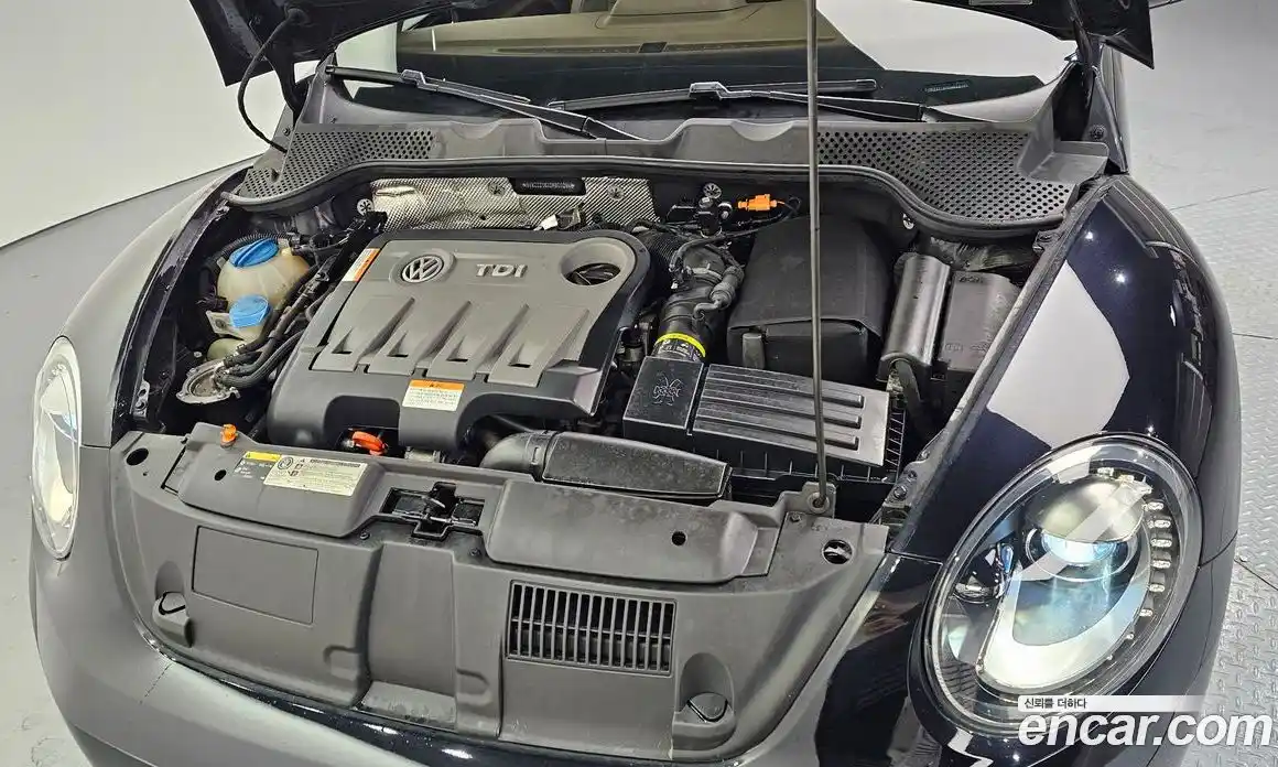 Volkswagen Beatle 2013 2.0 Автомат в Москве № 199174, фото 6