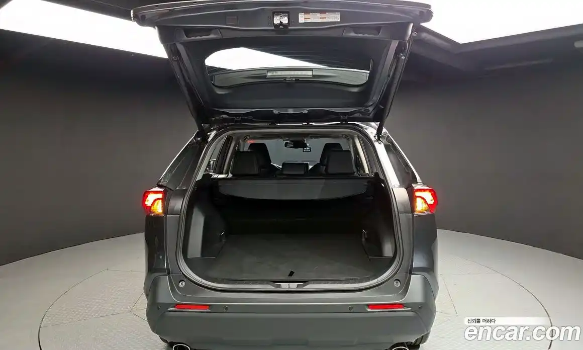 Toyota RAV4 2024 2.5 Автомат в Москве № 199534, фото 12