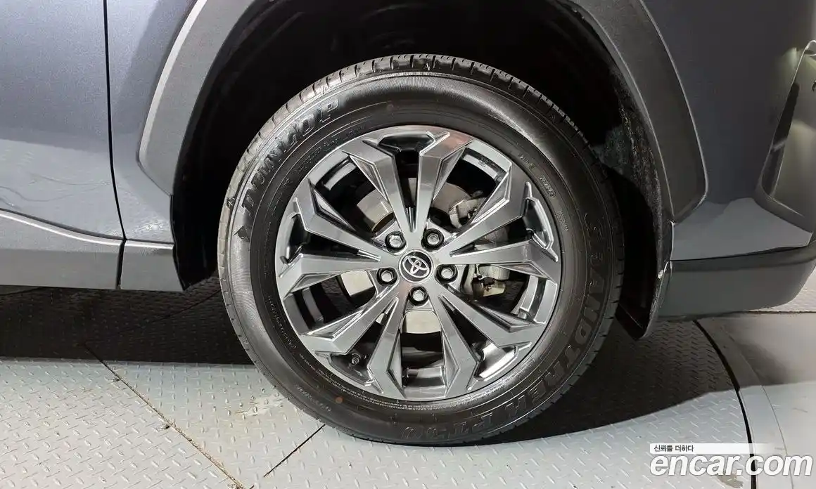 Toyota RAV4 2024 2.5 Автомат в Москве № 199534, фото 20