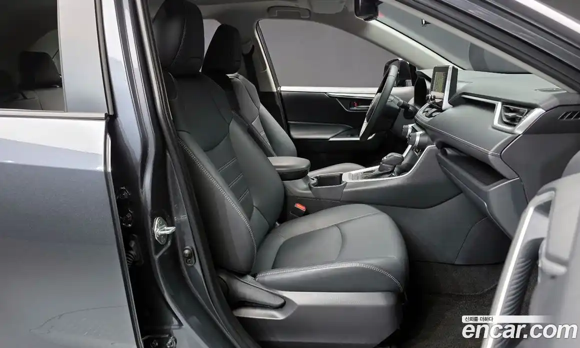 Toyota RAV4 2024 2.5 Автомат в Москве № 199534, фото 3