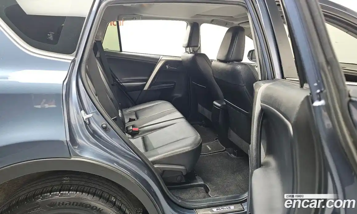 Toyota RAV4 2014 2.5 Автомат в Москве № 199692, фото 17