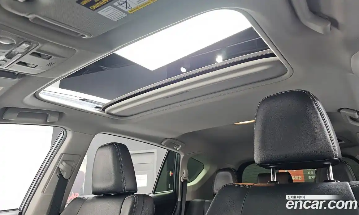 Toyota RAV4 2014 2.5 Автомат в Москве № 199692, фото 3