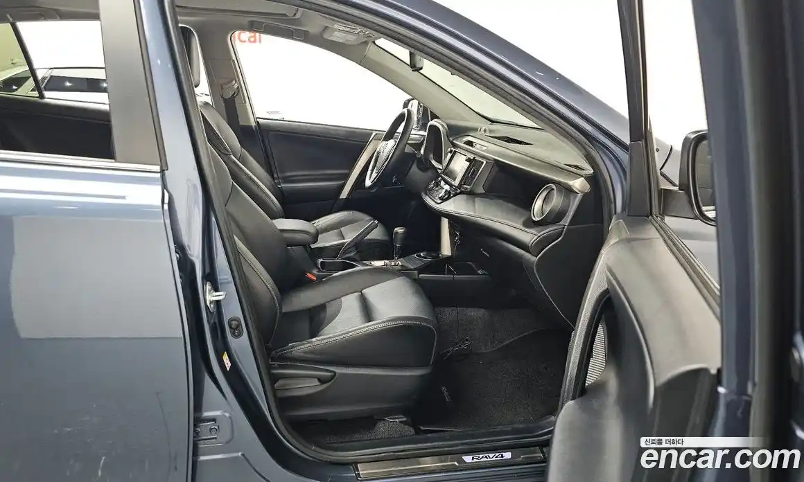 Toyota RAV4 2014 2.5 Автомат в Москве № 199692, фото 4