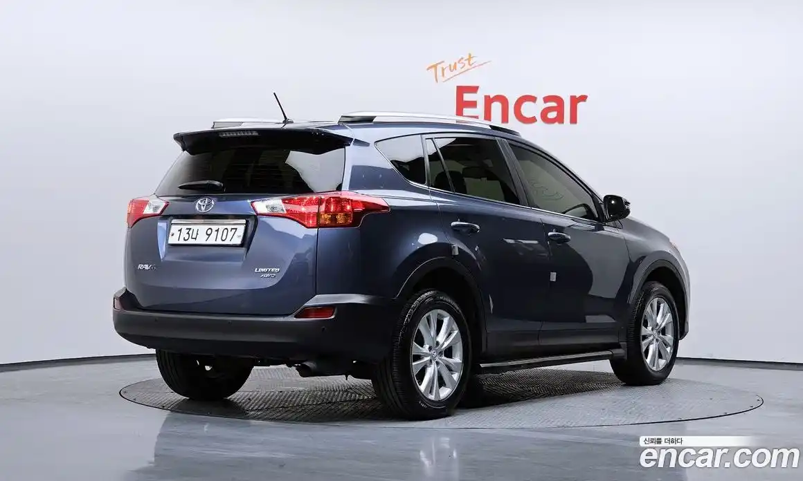 Toyota RAV4 2014 2.5 Автомат в Москве № 199692, фото 6