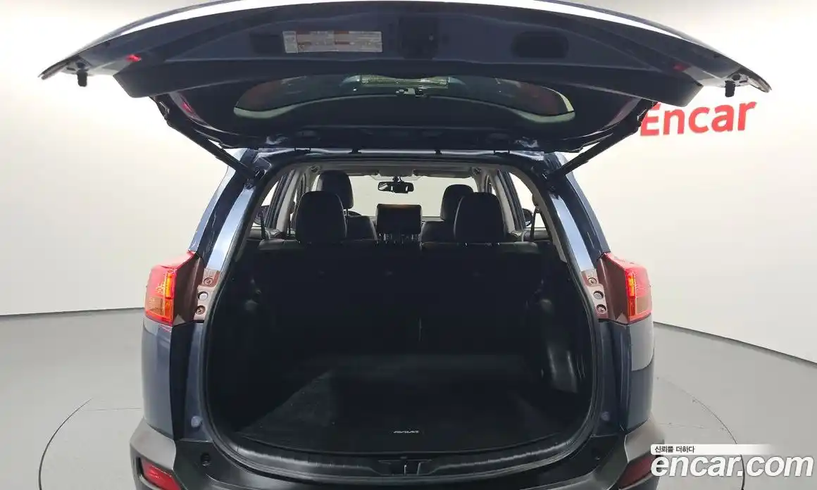 Toyota RAV4 2014 2.5 Автомат в Москве № 199692, фото 8