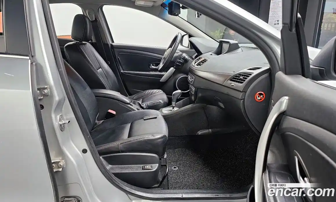 Renault SM3 2010 1.6 Автомат в Москве № 208577, фото 16