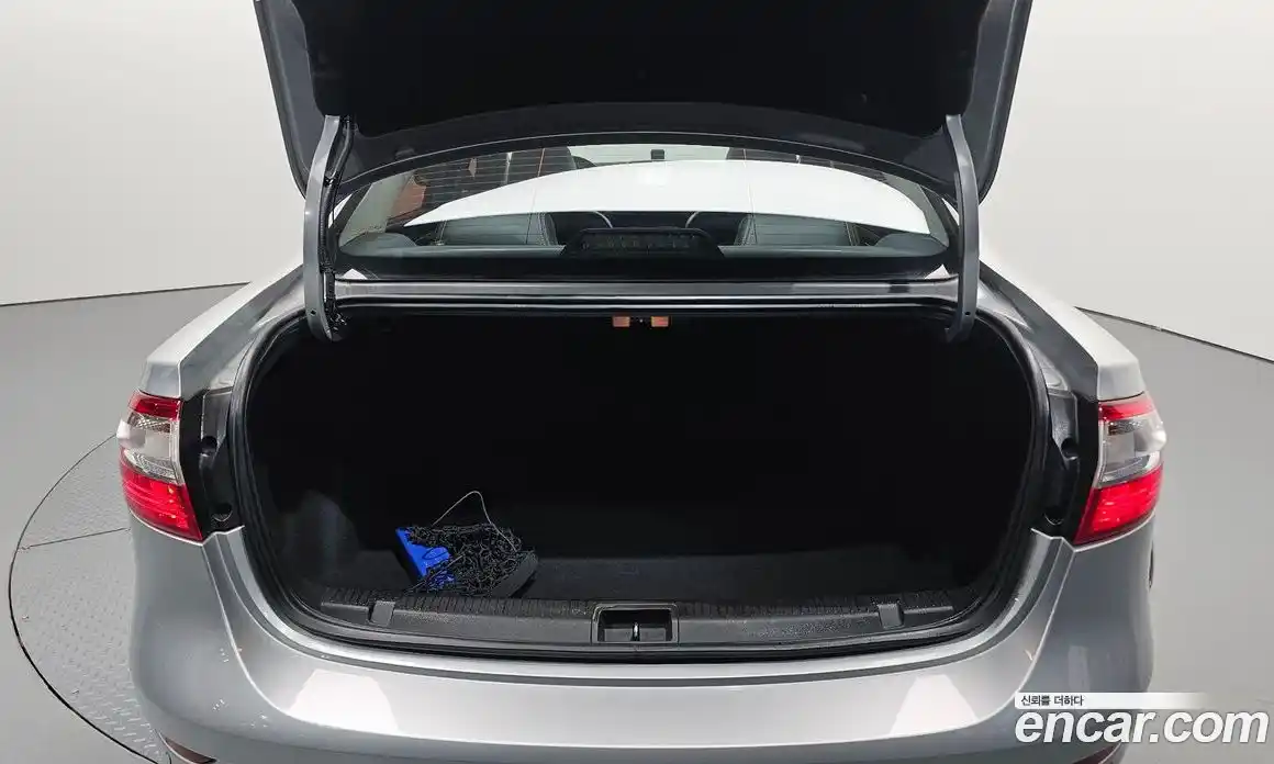 Renault SM3 2010 1.6 Автомат в Москве № 208577, фото 20