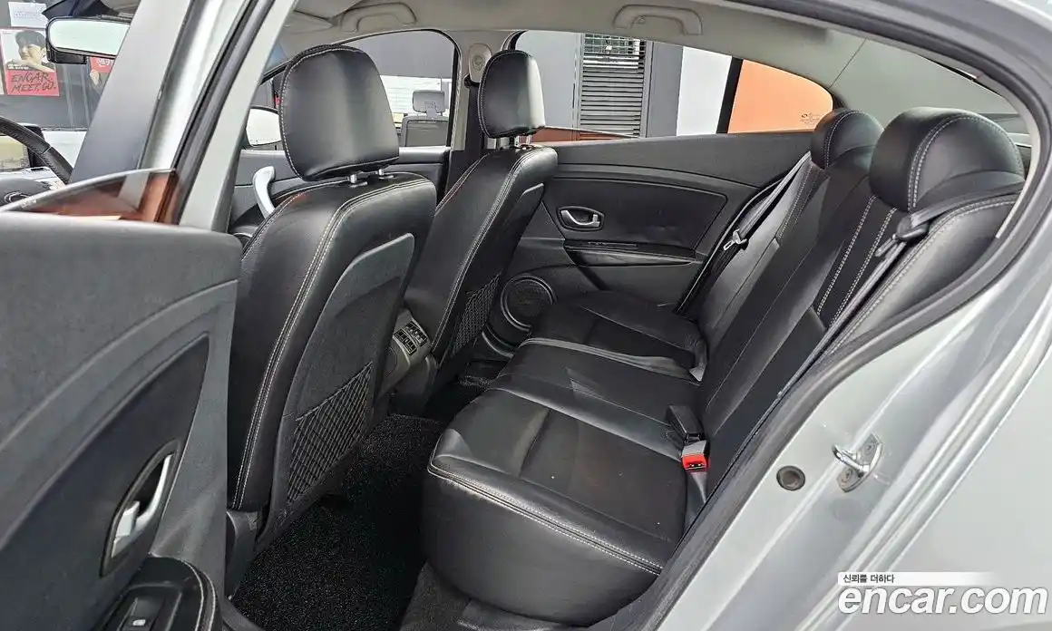 Renault SM3 2010 1.6 Автомат в Москве № 208577, фото 10