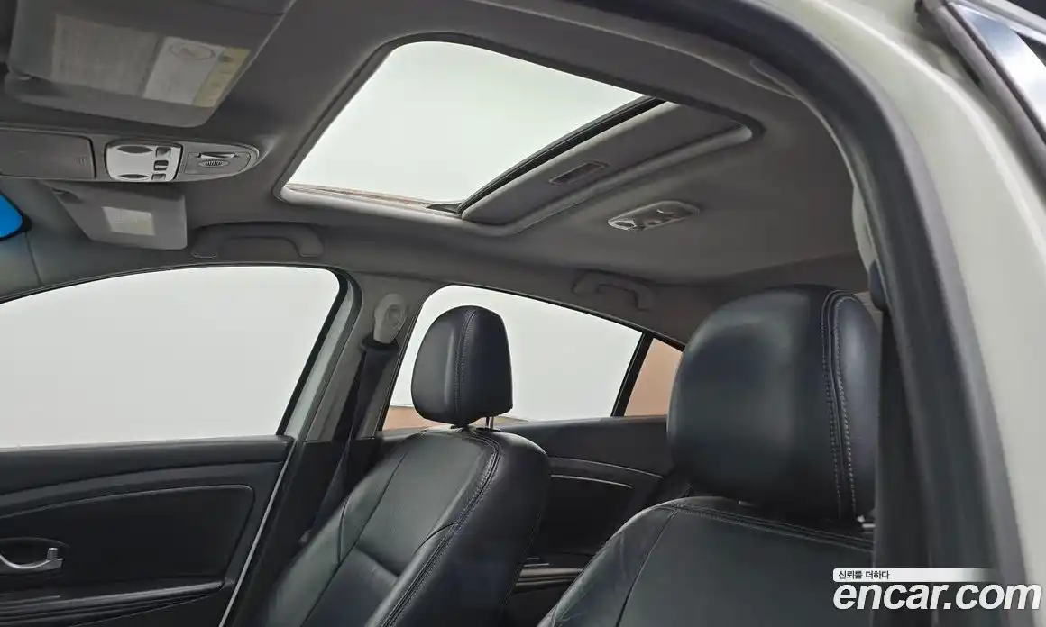 Renault SM3 2010 1.6 Автомат в Москве № 209151, фото 11