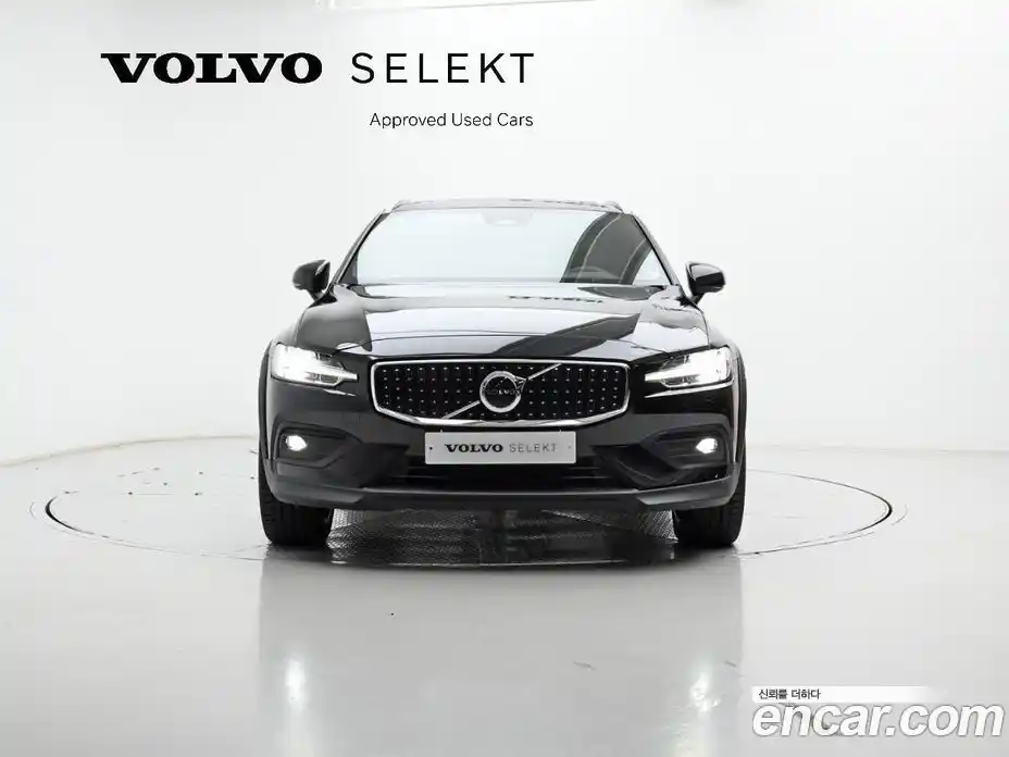 Volvo V60 2024 2.0 Автомат в Москве № 212760, фото 3