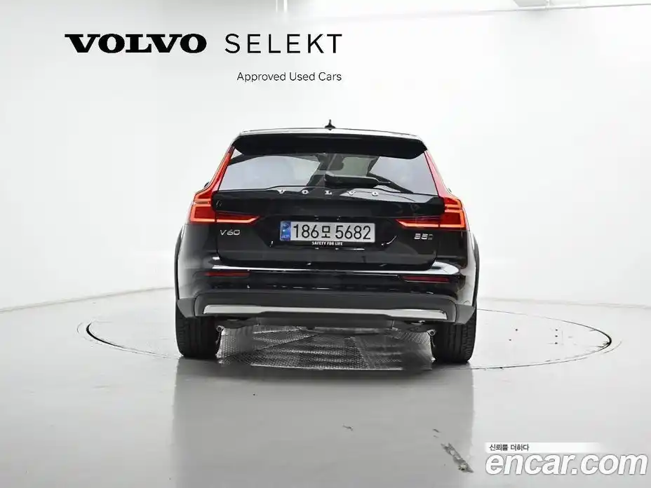 Volvo V60 2024 2.0 Автомат в Москве № 212760, фото 4