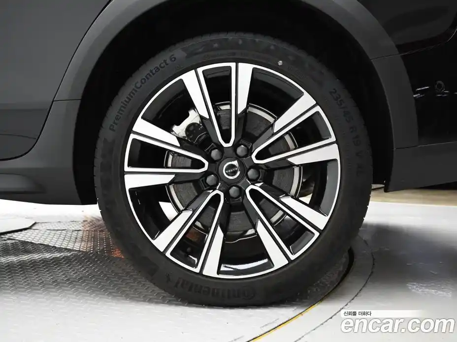 Volvo V60 2024 2.0 Автомат в Москве № 212760, фото 5