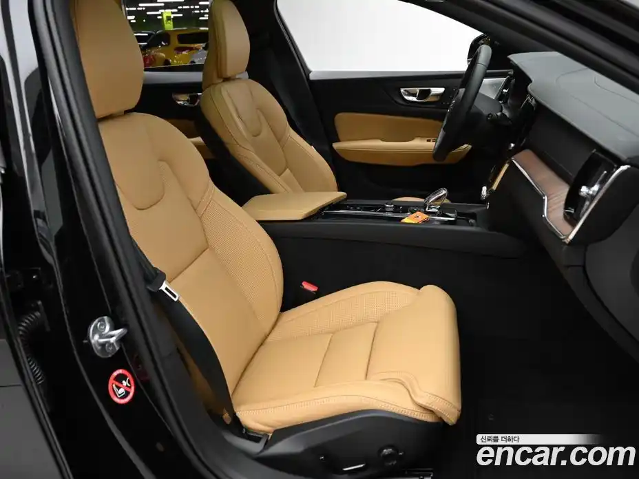 Volvo V60 2024 2.0 Автомат в Москве № 212760, фото 10