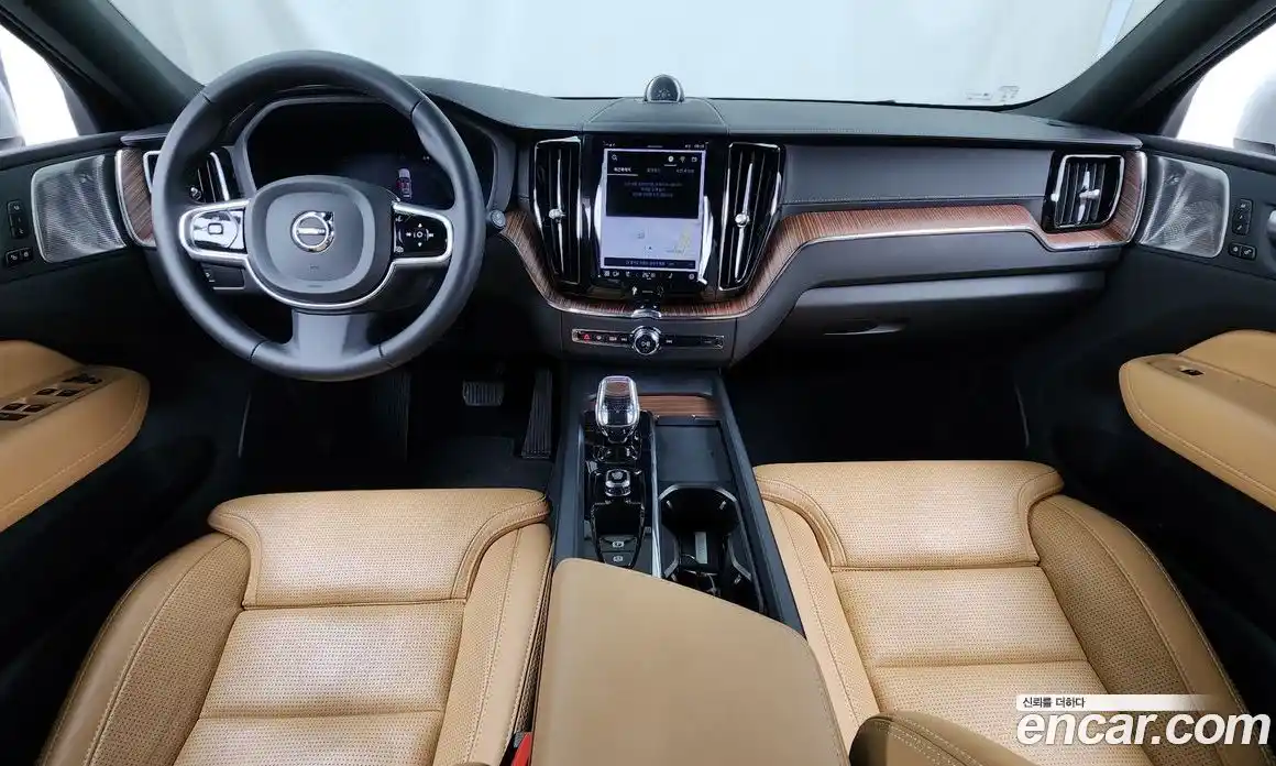 Volvo XC60 2024 2.0 Автомат в Москве № 212877, фото 3