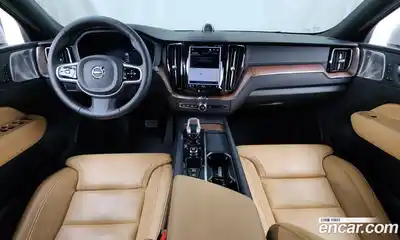 Volvo XC60 2024 2.0 Автомат в Москве № 212877, миниатюра 3