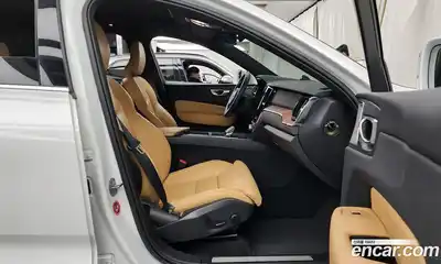 Volvo XC60 2024 2.0 Автомат в Москве № 212877, миниатюра 8