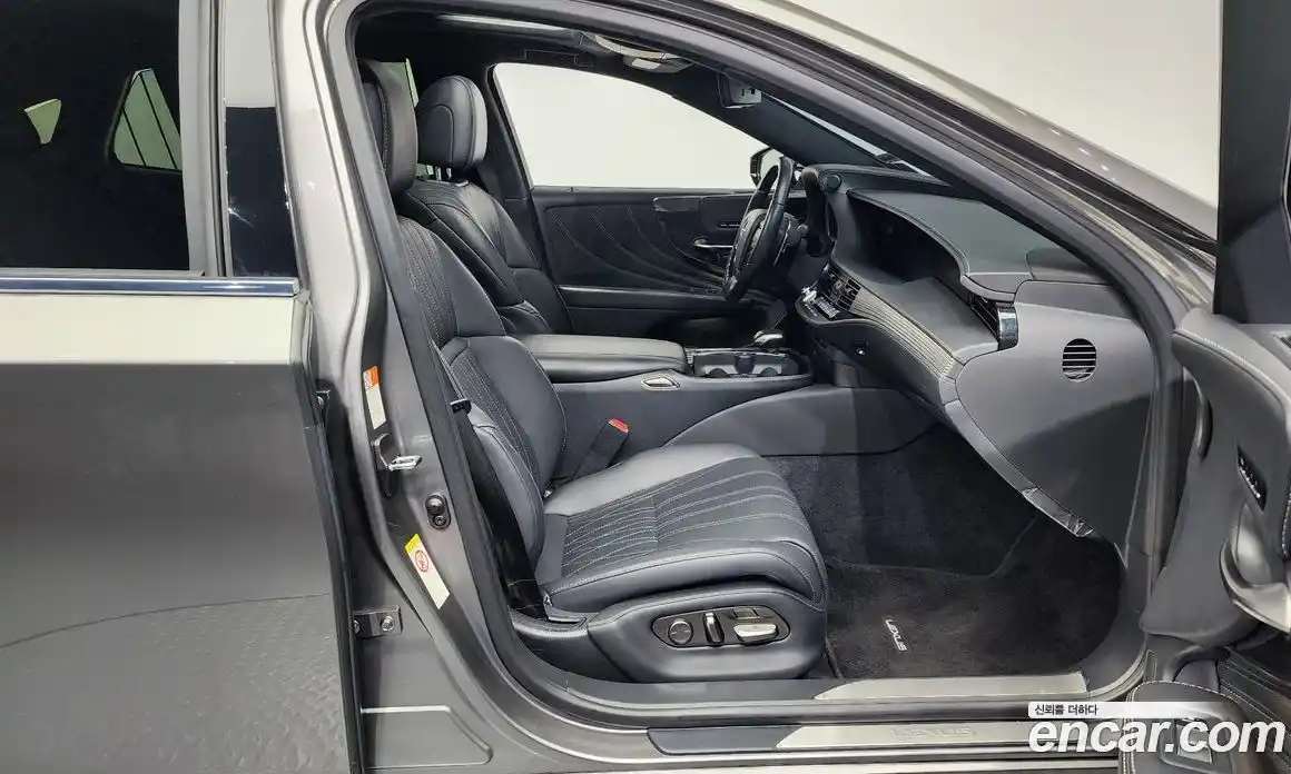 Lexus LS 2018 3.5 Автомат в Москве № 214632, фото 17