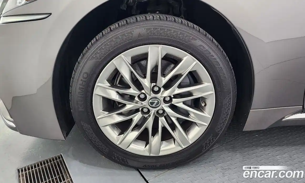 Lexus LS 2018 3.5 Автомат в Москве № 214632, фото 3