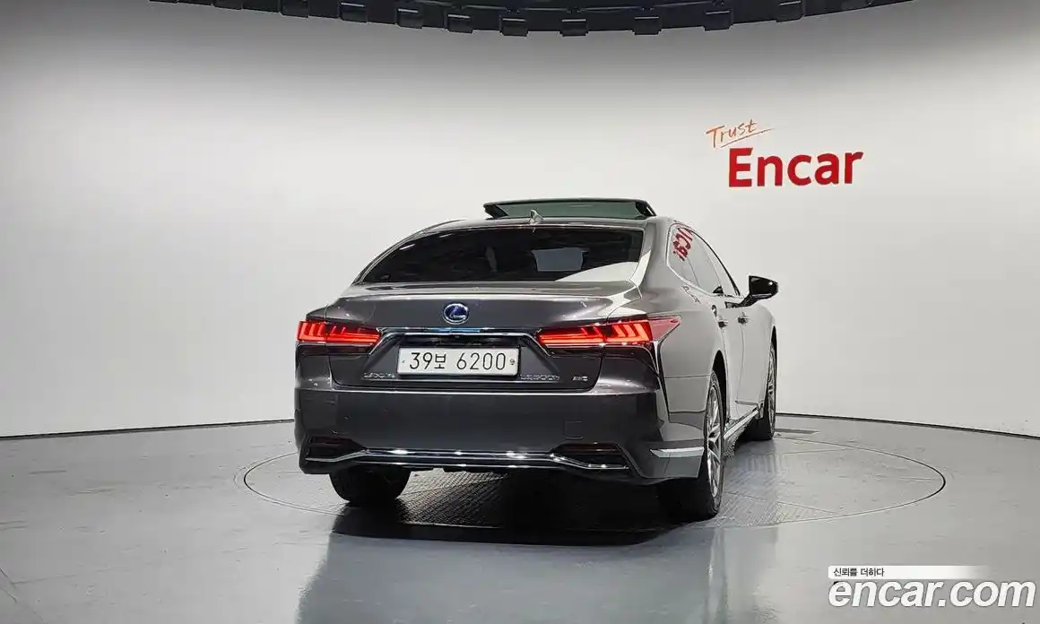 Lexus LS 2018 3.5 Автомат в Москве № 214632, фото 10