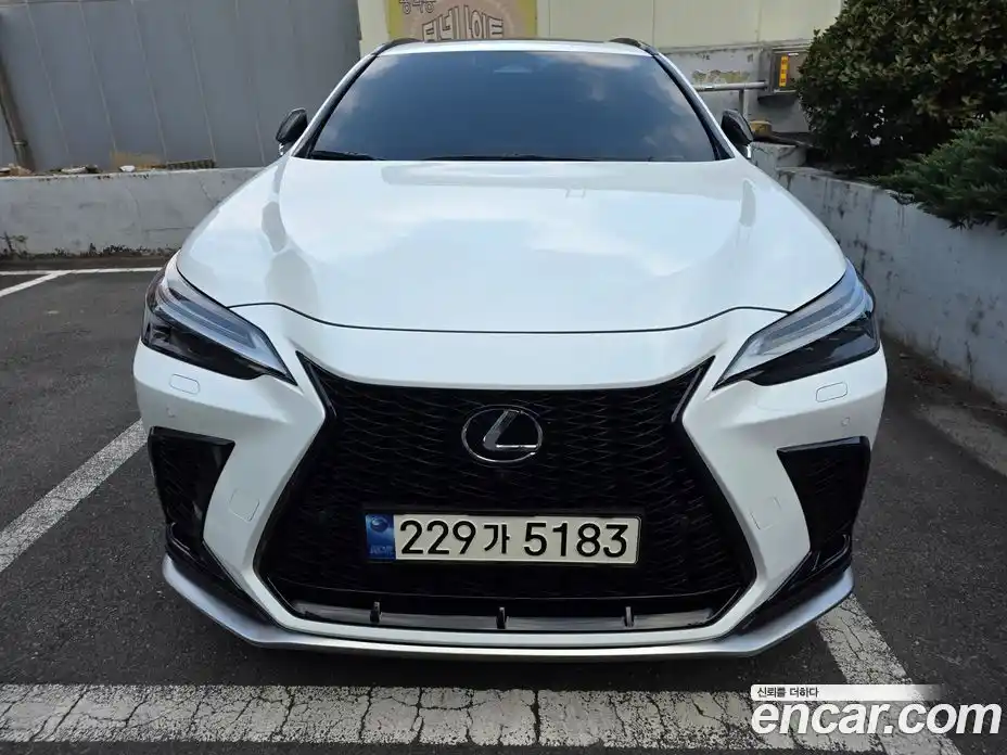 Lexus NX 2024 2.5 Автомат в Москве № 214773, фото 3