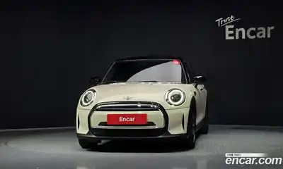 Mini Cooper 2023 1.5 Автомат в Москве № 218230, миниатюра 3