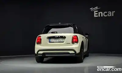 Mini Cooper 2023 1.5 Автомат в Москве № 218230, миниатюра 4