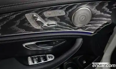 Mercedes-Benz E-Class 2023 2.0 Автомат в Москве № 223253, миниатюра 3