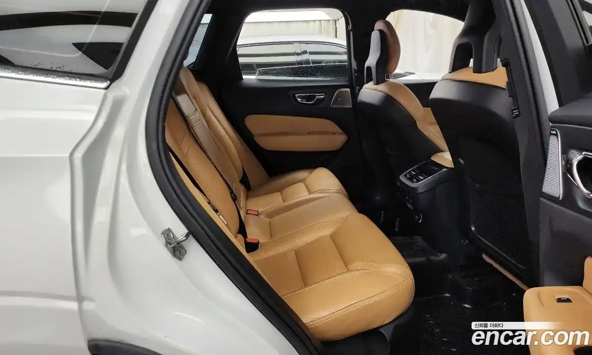 Volvo XC60 2018 2.0 Автомат в Москве № 230660, фото 1