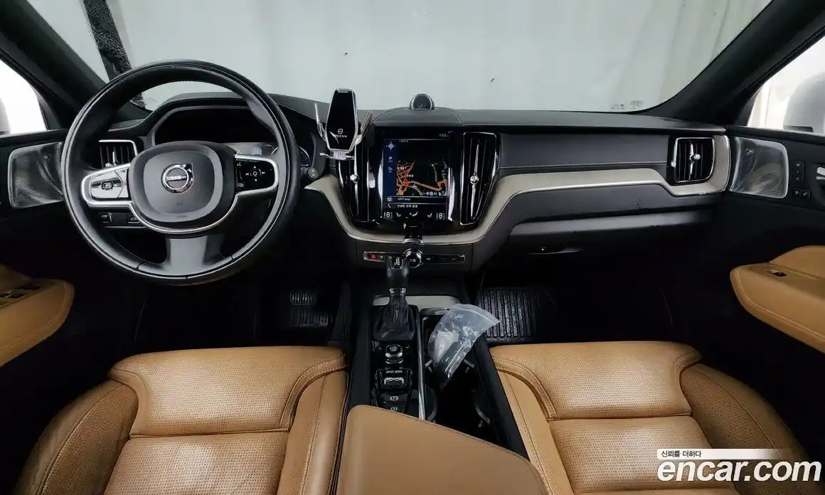 Volvo XC60 2018 2.0 Автомат в Москве № 230660, фото 11