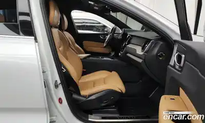 Volvo XC60 2018 2.0 Автомат в Москве № 230660, миниатюра 3