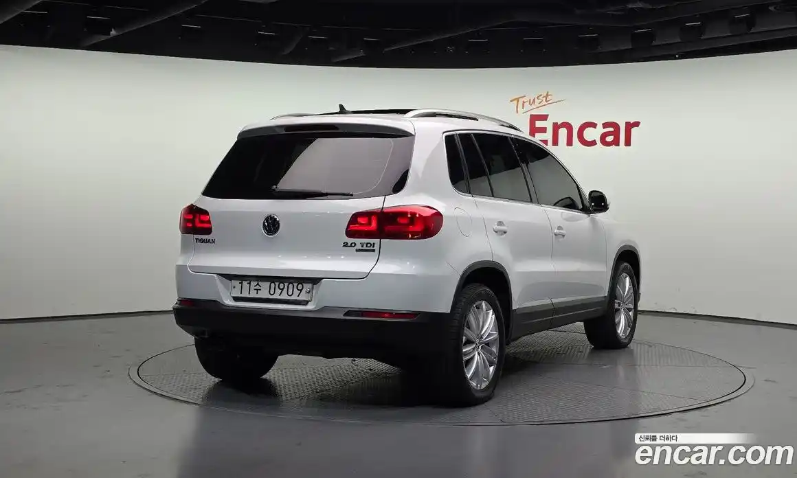 Volkswagen Tiguan 2015 2.0 Автомат в Москве № 232212, фото 15