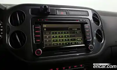 Volkswagen Tiguan 2015 2.0 Автомат в Москве № 232212, миниатюра 3