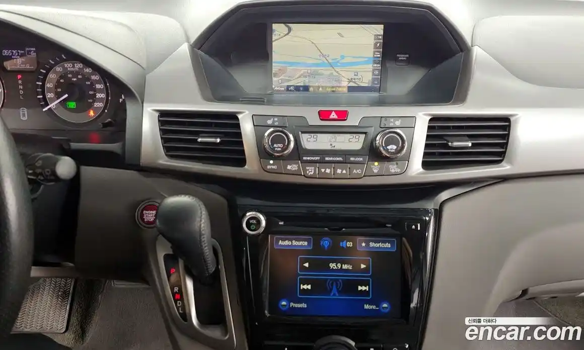 Honda Odyssey 2016 3.5 Автомат в Москве № 232858, фото 14