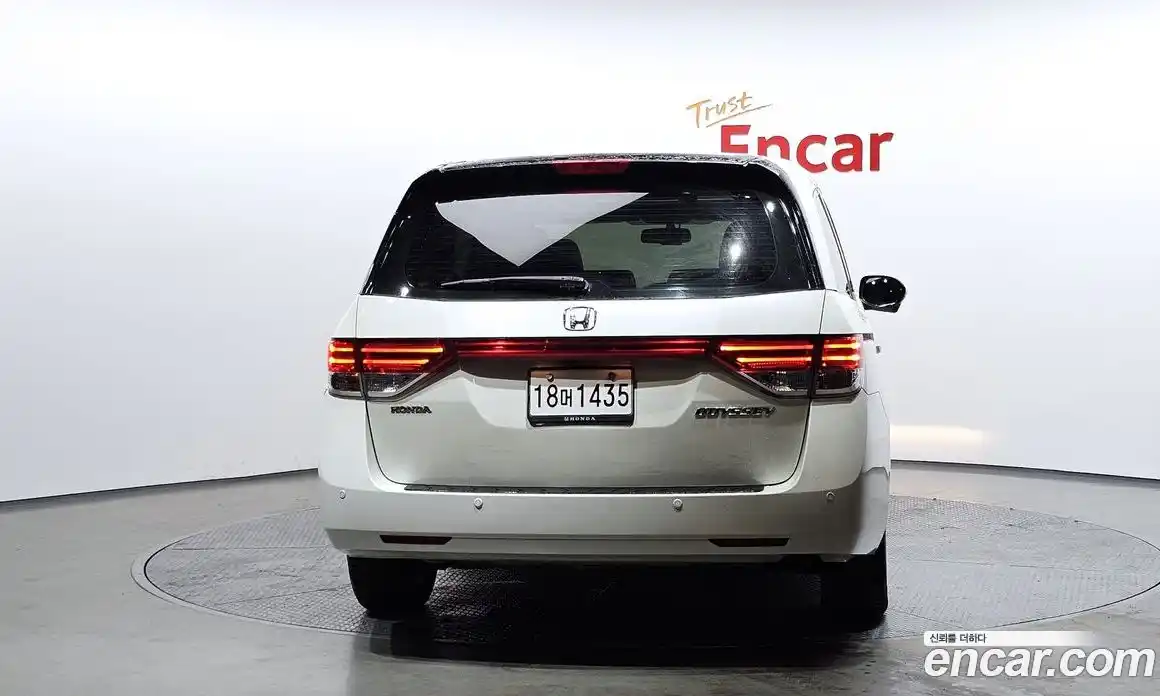 Honda Odyssey 2016 3.5 Автомат в Москве № 232858, фото 4