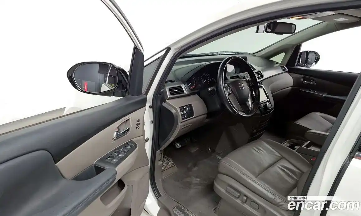 Honda Odyssey 2016 3.5 Автомат в Москве № 232858, фото 10