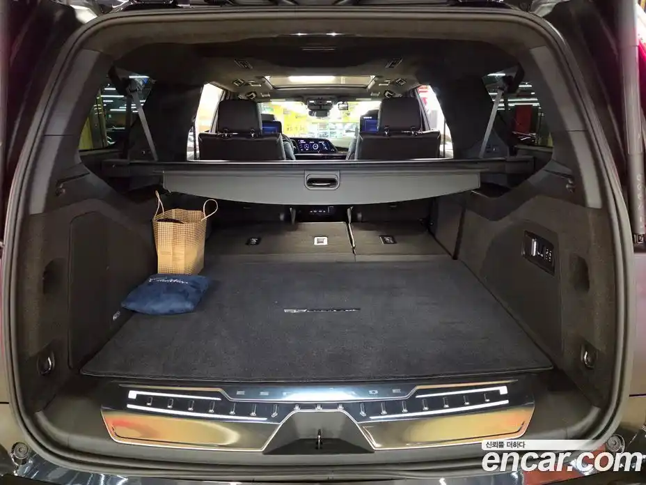 Cadillac Escalade 2023 6.2 Автомат в Москве № 256391, фото 18