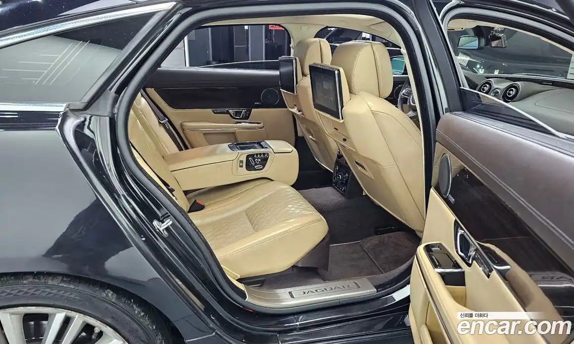 Jaguar XJ 2016 3.0 Автомат в Москве № 283742, фото 12