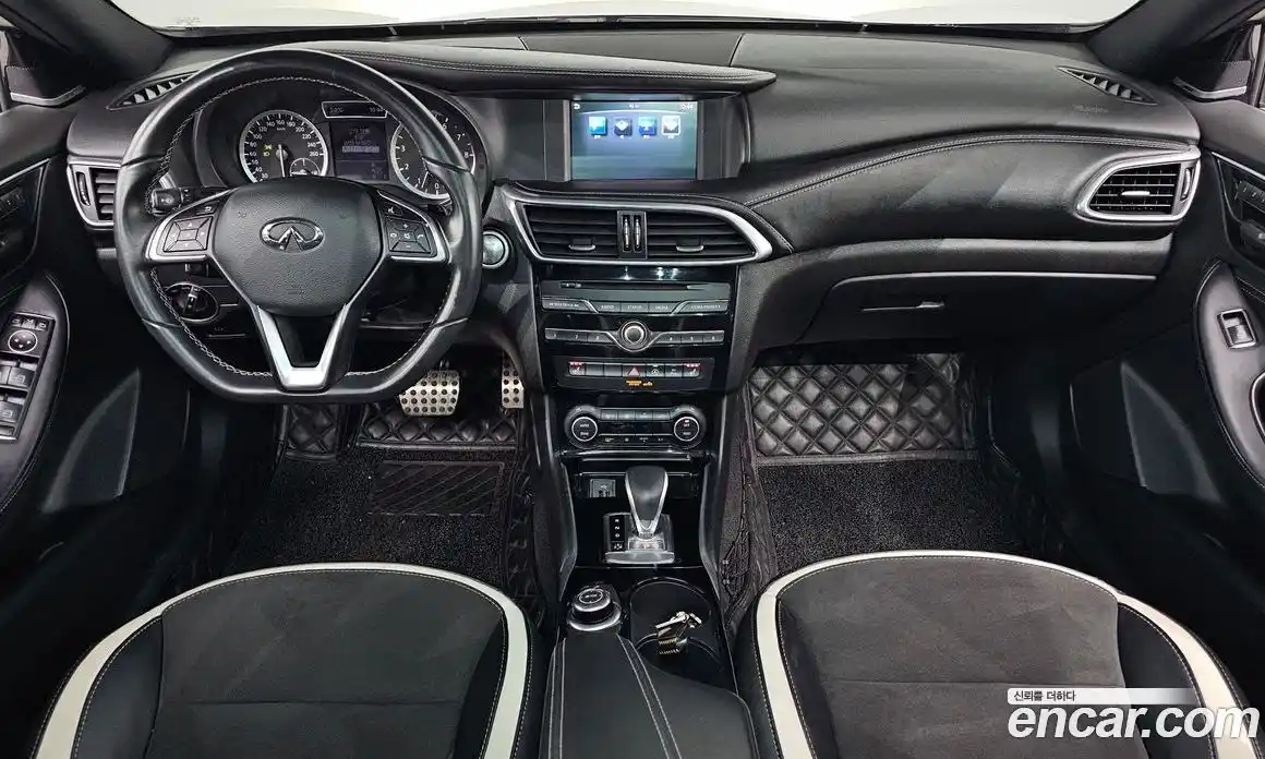Infiniti Q30 2017 2.0 Автомат в Москве № 294998, фото 12