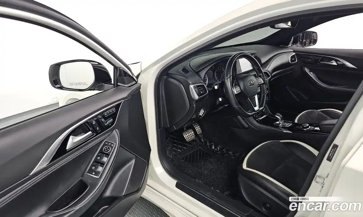 Infiniti Q30 2017 2.0 Автомат в Москве № 294998, фото 14