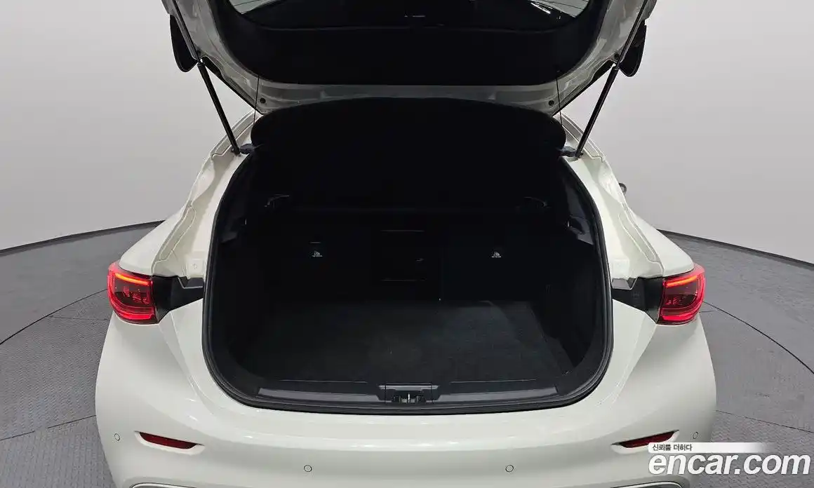 Infiniti Q30 2017 2.0 Автомат в Москве № 294998, фото 18