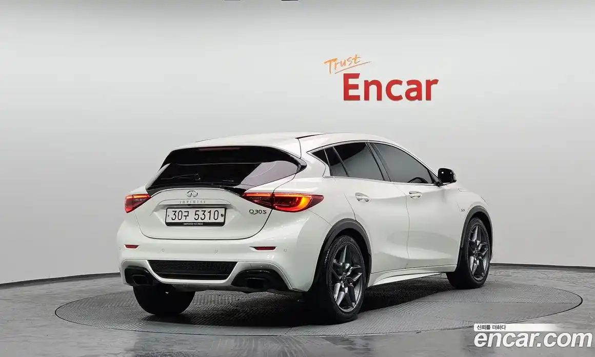 Infiniti Q30 2017 2.0 Автомат в Москве № 294998, фото 4