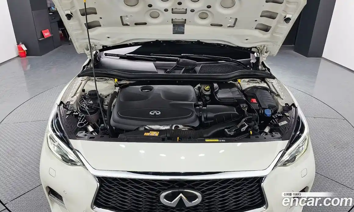 Infiniti Q30 2017 2.0 Автомат в Москве № 294998, фото 6