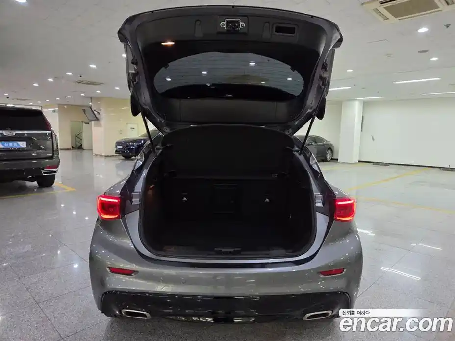 Infiniti Q30 2019 2.0 Автомат в Москве № 305470, фото 19