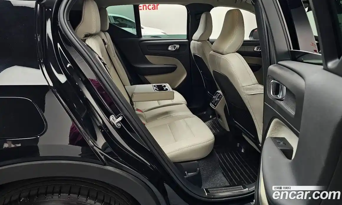 Volvo XC40 2024 2.0 Автомат в Москве № 325996, фото 12